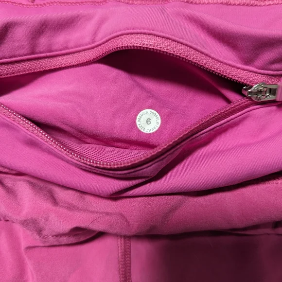 Lululemon Speed Up High-Rise Short 2.5" size 6 - Picture 4 of 6